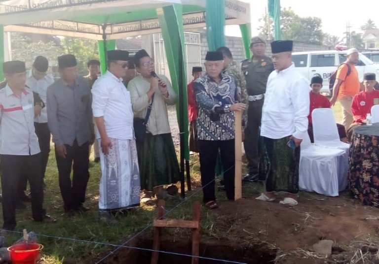 Bupati Malang Sanusi hadiri Peletakan Batu Pertama PonPes Raudlatul Ulum 2 Putri Gondanglegi