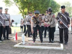 Jelang Hari Bhayangkara ke-80, Polresta Sidoarjo Ziarah dan Tabur Bunga di Makam Pahlawan