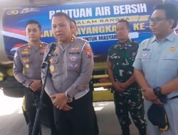 Sambut HUT Bhayangkara ke-80, Satlantas Polda Jatim dan Polresta Sidoarjo Gebyar Baksos Peduli Warga Miskin Pesisir Desa Banjar Asri
