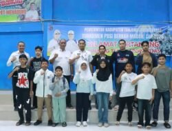 Lepas Kontingen PBSI Tanjab Barat ke PB Pratama Open Jambi 2026, Sekda Hermansyah Targetkan Prestasi dan Jaga Nama Daerah