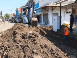 Sidak Pembangunan Jalan Bluru Kidul, Bupati Subandi Warning Proyek Harus Tepat Waktu