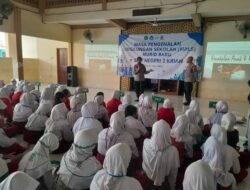 Cegah Perundungan, Polsek Krian Edukasi Bijak Bermedia Sosial kepada Siswa Baru SMPN 2 Krian