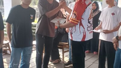 Kasat Narkoba Polres Pelabuhan Tanjung Perak Resmi Tutup Kontingen Karate Cup Piala Polda Jatim di Pantai Rindu Bangkalan