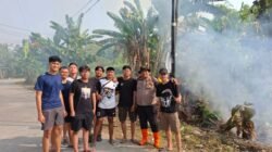 Cak Bhabin Sidomukti Jadi Motor Penggerak Jumat Bersih, Satukan Mahasiswa KKN UPN Surabaya dan Warga Sambut HUT Ke-81 RI