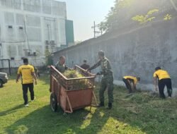 Forkopimka Tarik Kompak Kerja Bakti, Siapkan Lapangan Upacara HUT Kemerdekaan RI ke-81