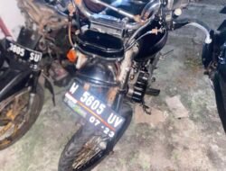 Diduga Lawan Arus, Motor Vega Tabrak Megapro di Jalan Raya Waru, Dua Pengendara Luka-luka