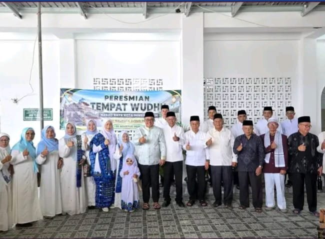 Wako Alfin Resmikan Fasilitas Tempat Wudhu Masjid Raya