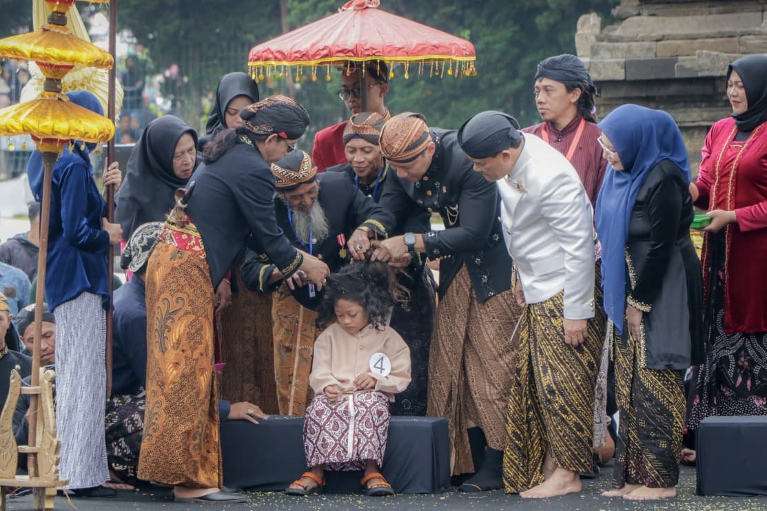 Ada yang Minta Laptop hingga Sepeda Pink, 13 Anak Ikuti Prosesi Rambut Gimbal Dieng 2026