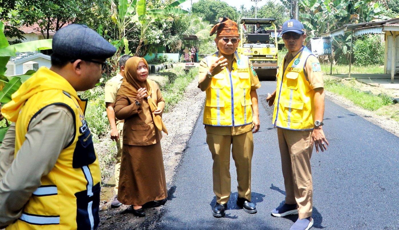 Bupati Anton Turun Langsung Pantau Pengaspalan Jalan 5,6 Km di Gunung Maligas, Dorong Akses Ekonomi dan Wisata