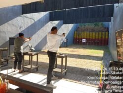 Asah Kemampuan Menembak, Kasat Narkoba Tanjung Perak AKP Adik Agus Putrawan Rutin Berlatih di Lapangan Arjuna