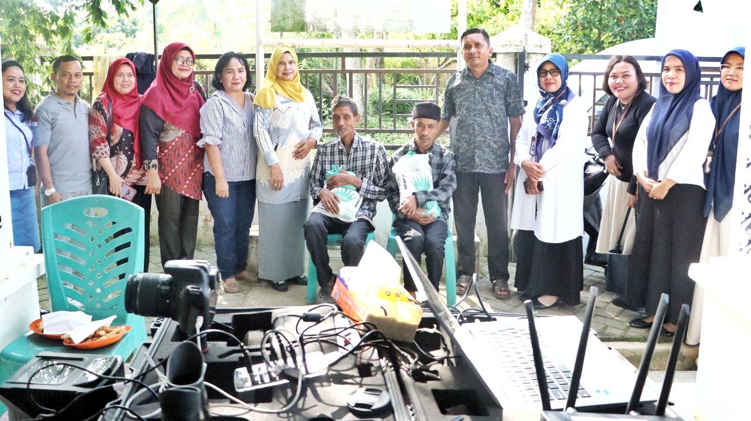 Tak Perlu ke Kantor, Disdukcapil Simalungun Jemput Bola Rekam KTP-el 8 Warga Disabilitas di Amansari
