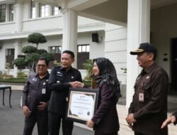 Dispendukcapil Kota Malang Raih WBBM, Wali Kota Wahyu Minta Prestasi Diikuti Perangkat Daerah Lain
