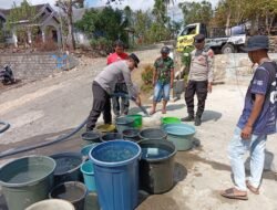 Polres Malang Kirim 4.000 Liter Air Bersih untuk Warga Bantur