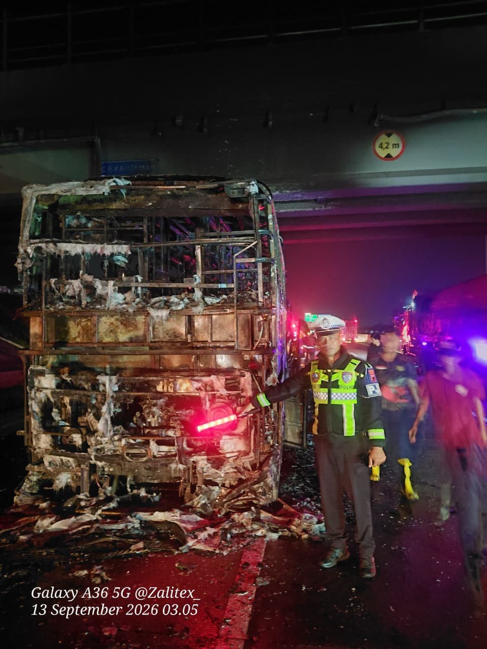 Bus PO Tunas Muda Ludes Terbakar di Tol Batang-Semarang, 15 Penumpang Selamat