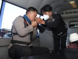 Dokkes Polres Malang Periksa Petugas Karhutla Bromo, Tangani Kelelahan hingga Luka Ringan