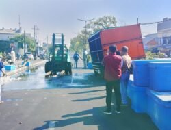 Gerak Cepat Polsek Sedati, Truk Terguling di Baypas Juanda Berhasil Dievakuasi