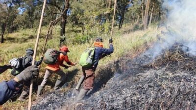 Polsek Nongkojajar Antisipasi Karhutla Malang Merembet ke Wilayah Pasuruan