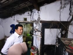 Bupati Subandi Bantu Perbaikan Rumah dan Serahkan Kursi Roda di Buduran