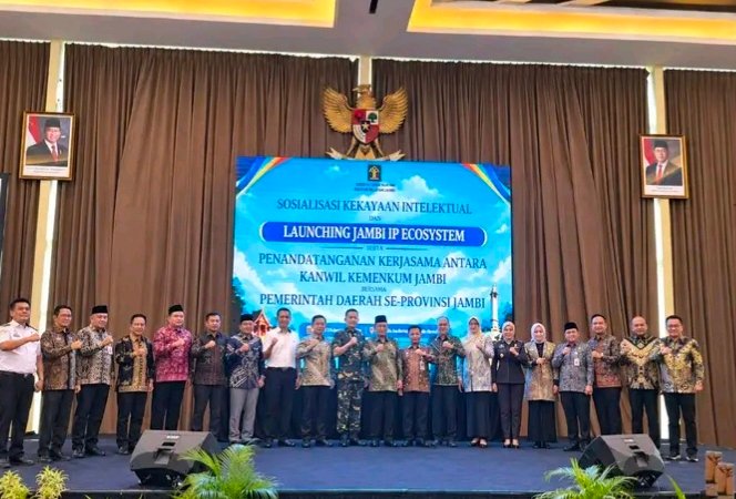 Pemerintahan Provinsi Jambi dan Kemenkum Jambi Saat Sosialisasi dan Penandatanganan Kerjasama Kekayaan Intelektual