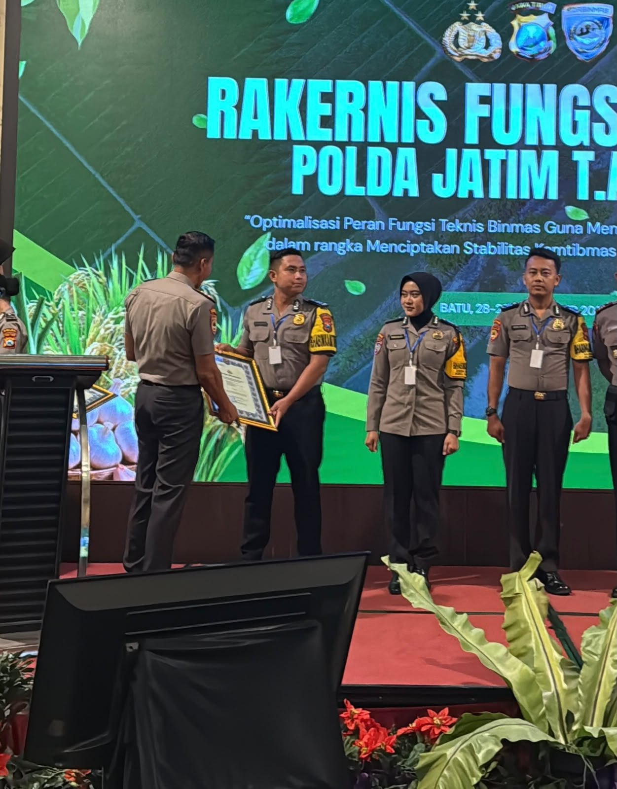 Penyerahan Penghargaan Bhabinkamtibmas Polres Bangkalan
