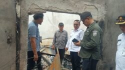 Wako Alfin Serahkan Bantuan Logistik dan Bahan Bangunan untuk Korban Kebakaran di Hamparan Rawang