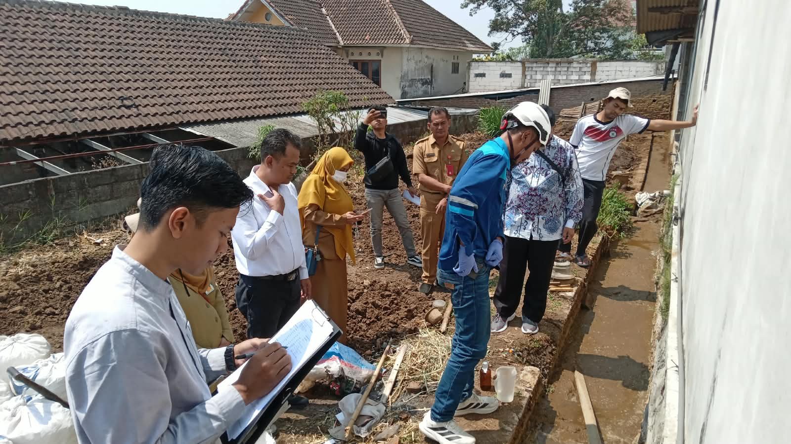 Sumber Bau Busuk di Tlekung Terungkap, Limbah Sapi Menumpuk di Lahan Lebih Tinggi