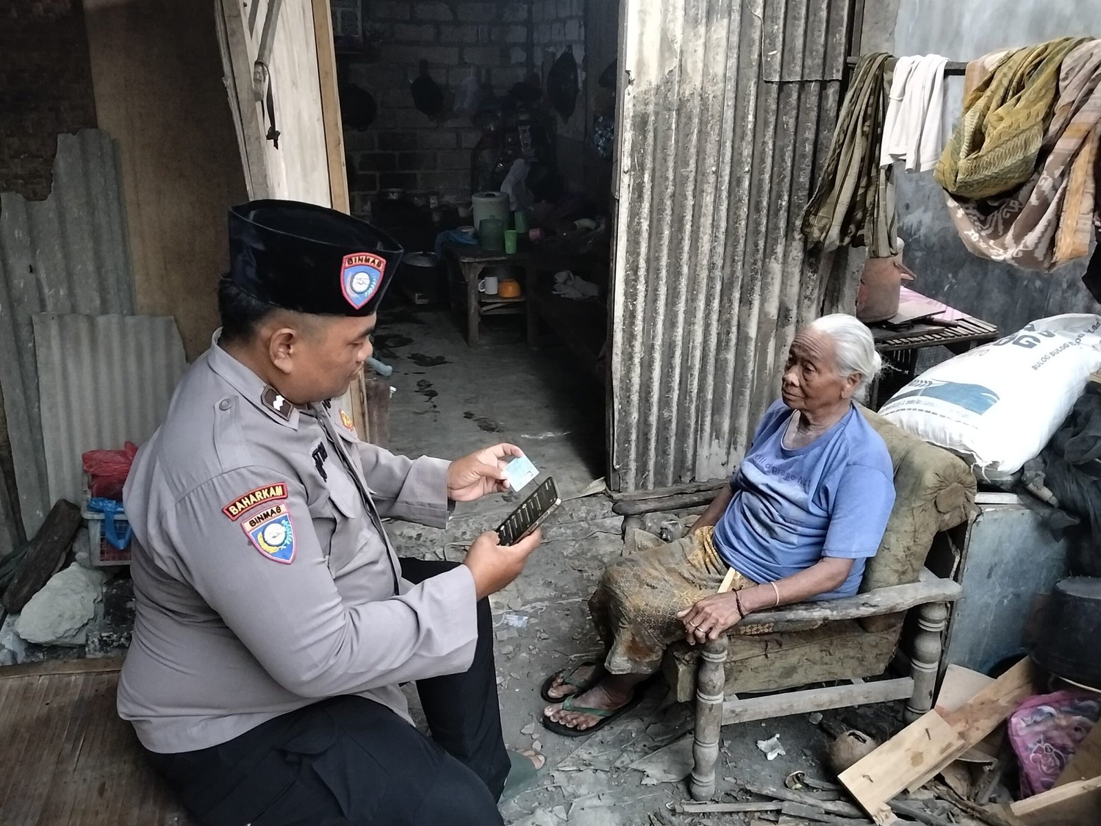 Aipda Nanang Sumantri Sapa Warga Sidomukti, Sobo Kampung Sekaligus Bergerak sebagai Agen Perlinsos