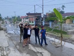Aksi Protes Warga: Pohon Pisang Ditanam di Tengah Jalan Nasional Desa Lubuk Suli yang Rusak Parah