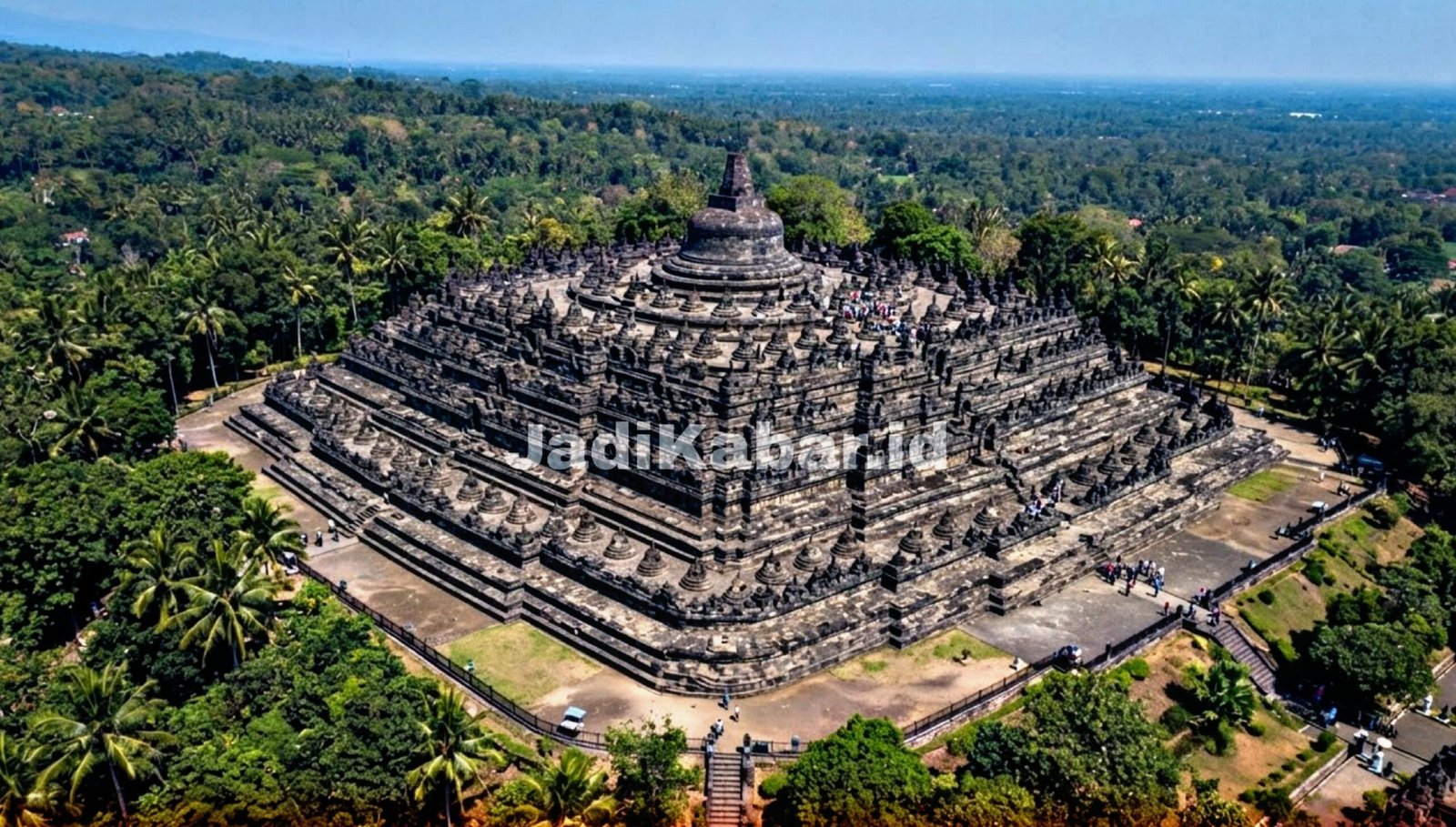 Pemugaran Stupa Induk Candi Borobudur