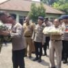 Bawa Nasi Tumpeng, Polsek Balongbendo “Gerebek” Koramil di HUT TNI ke-81, Sinergi TNI-Polri Makin Solid