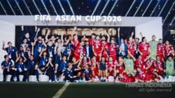 Tangkapan layar saat Indonesia angkat piala FIFA ASEAN Cup 2026