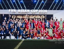 Tangkapan layar saat Indonesia angkat piala FIFA ASEAN Cup 2026
